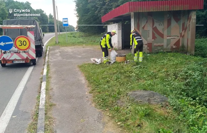 Взялися за вибоїни, мости, розмітку та узбіччя: на Волині ремонтують дороги (фото)
