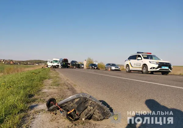 В ДТП на Рівненщині загинула родина з немовлям (фото, відео)