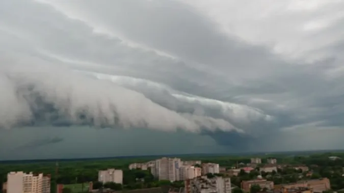 У Чернігові утворилося унікальне атмосферне явище (фото)