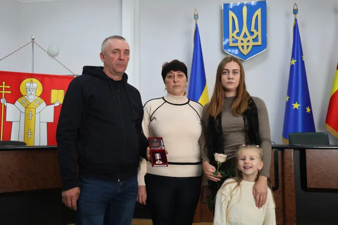 У Луцьку вручили державні нагороди родинам загиблих Героїв (фото)
