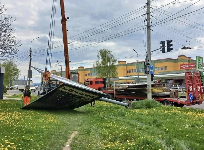 У Луцьку демонтують ще 33 білборди: де саме (фото)