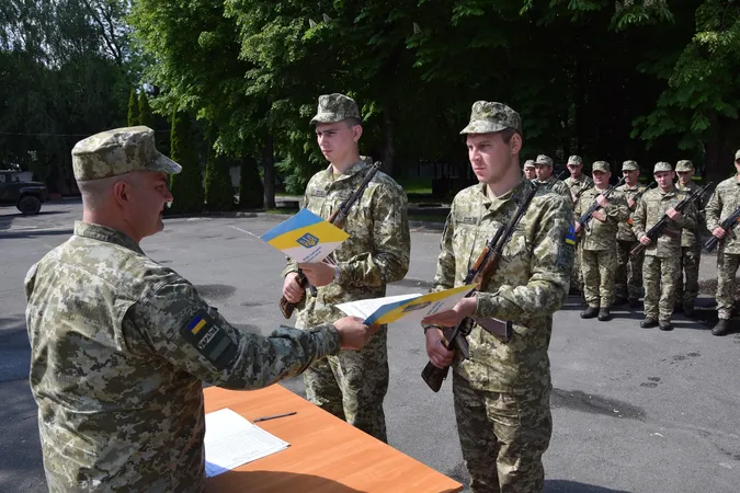 У Луцьку рекрути-прикордонники склали військову присягу (фото)