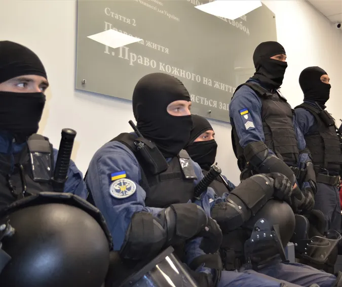 На Волині бійці ССО готуються захищати суди (фото)