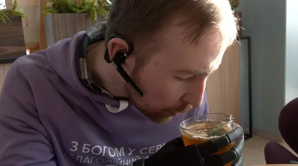 Малює, навчається і водить авто: як ветеран із подвійною ампутацією почав нове життя у Луцьку (фото, відео)