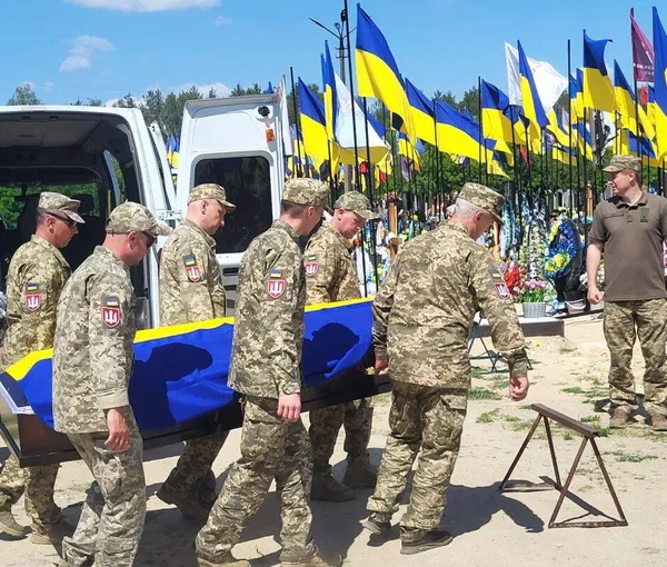 Повернувся «на щиті» через півтора року: у Ковелі попрощалися з воїном Михайлом Філіпчуком (фото)
