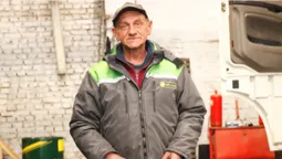 «Все, що зробили люди, можна полагодити»: розмова з механіком, який вирощує квіти *