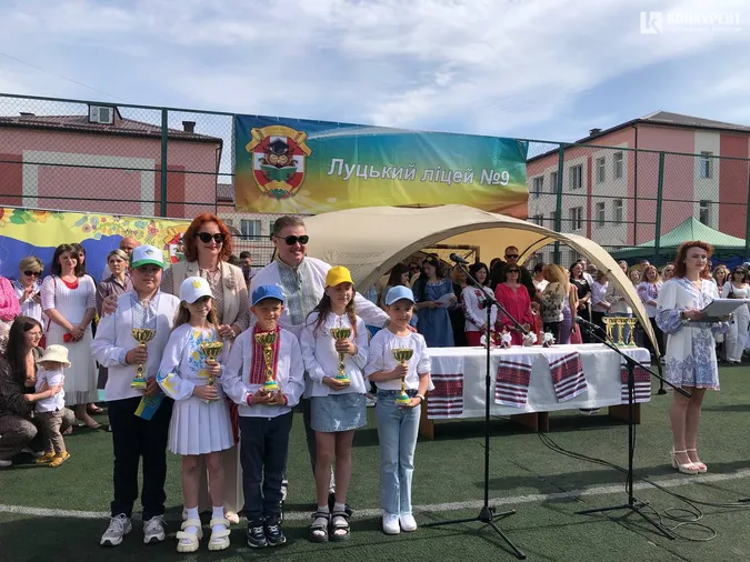 У луцькому ліцеї №9 відгуляли свято початкової школи (фото)