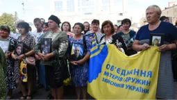 «Час не лікує»: рідні загиблих та зниклих безвісти організували акцію у Луцьку (фото)