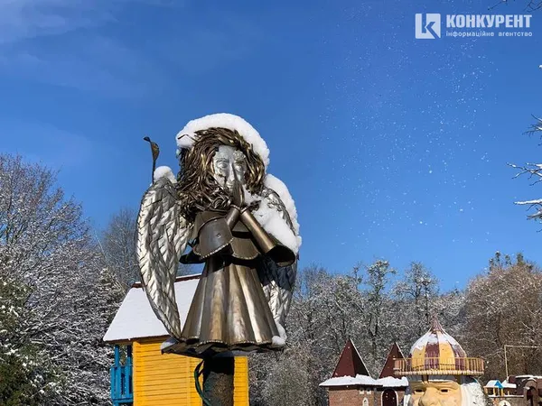 Вона чекає на вас морозного ранку у Луцькому парку (фото)