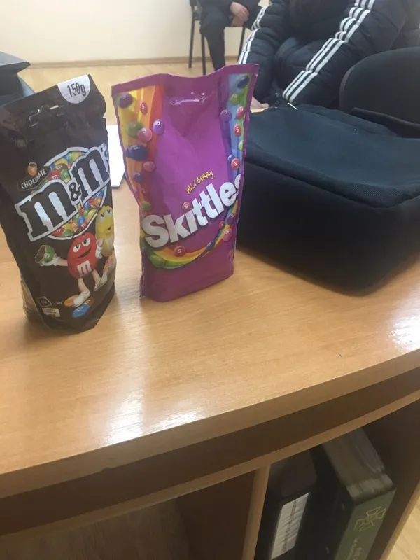 На «Ягодині» знайшли наркотики в упаковках з-під M&Ms та  Skittles