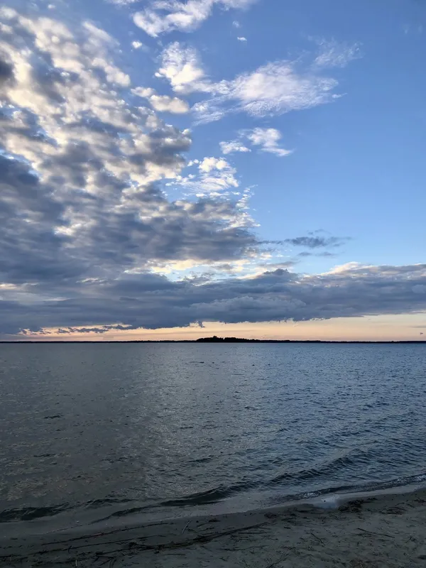 Показали справжню магію вечора на Шацьких озерах (фото)