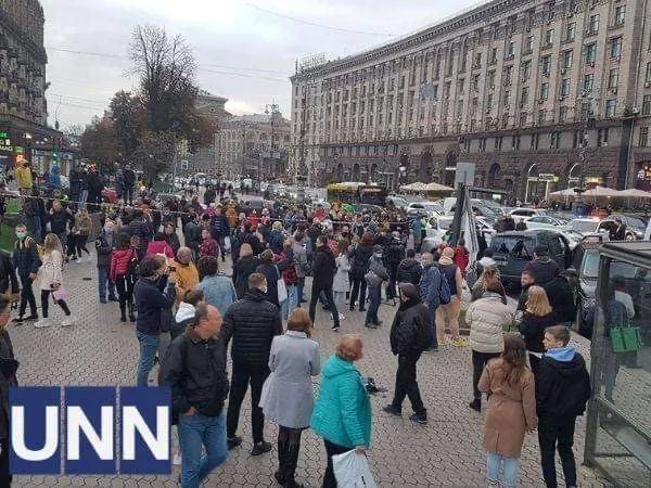 На Майдані Незалежності водій Land Rover в'їхав у натовп: відомо про смерті (ФОТО, ВІДЕО, ОНОВЛЕНО)