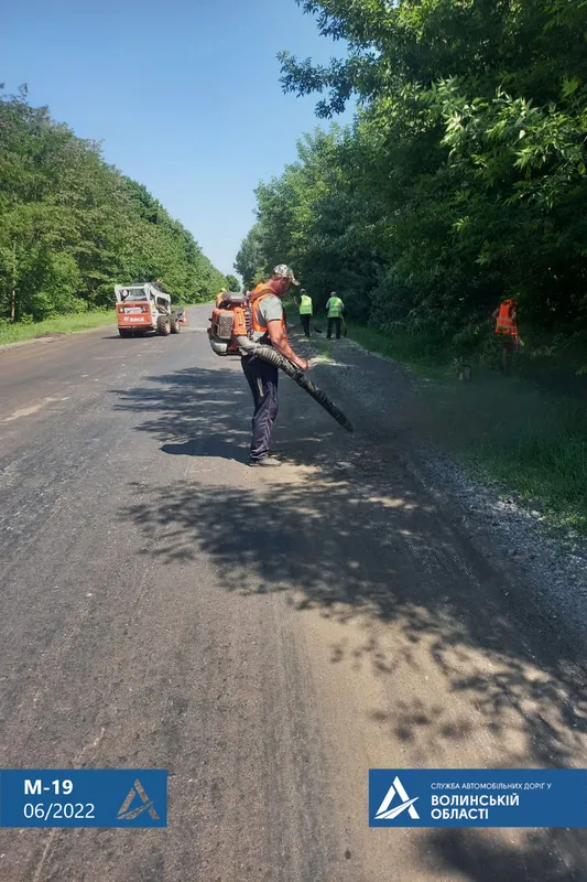 На Волині ліквідовують вибоїни на автошляху М-19 (фото)