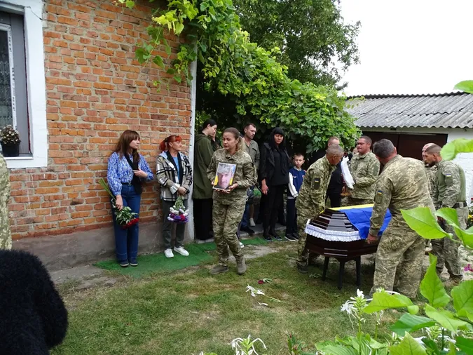 Розпізнали лише за ДНК: на Волині попрощалися із Володимиром Олексюком (фото)