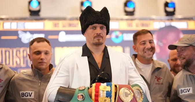 Усик відмовився від усіх поясів і підписав історичну угоду: чи правда це