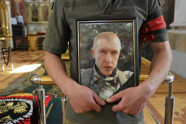 🕯 У Луцьку провели в останню дорогу Антона Токарчука та Владислава Кузьміна (фото)