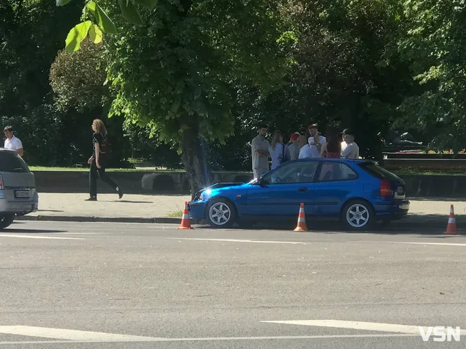 Рух ускладнений: у Луцьку – аварія біля історичного (фото, відео)
