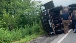 На Волині перевернулася вантажівка (ФОТО, ВІДЕО)