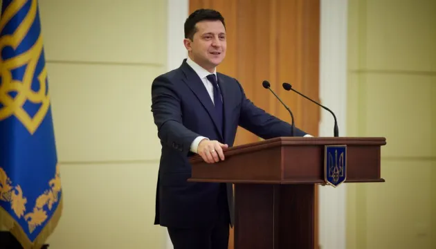 ❗️ Вакцинованим українцям віком від 60 років подарують смартфони, – Зеленський