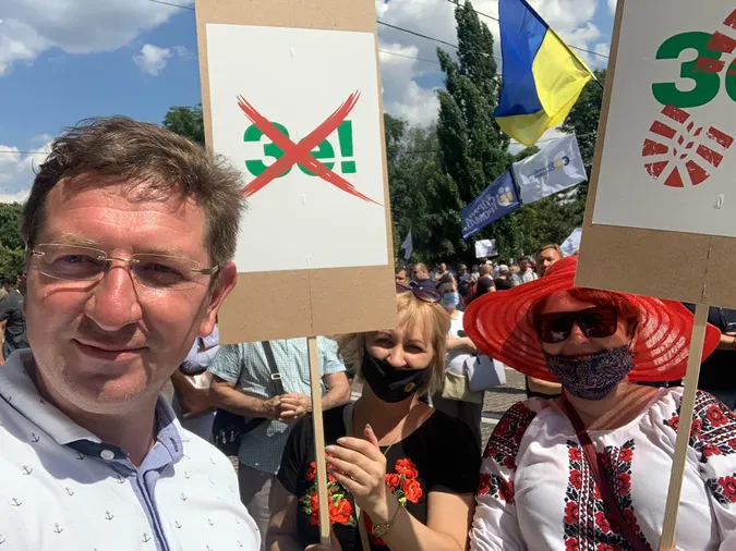 Включаючи волинян: на підтримку Порошенка під Печерський суд вийшли 10 тисяч українців