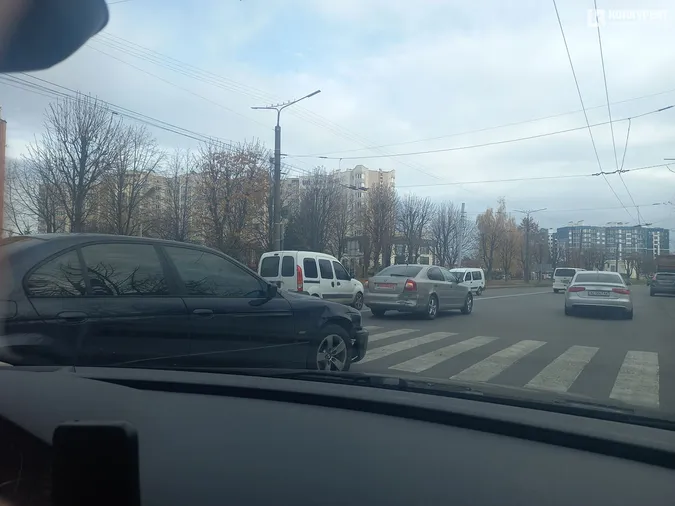 У Луцьку BMW врізалась у «шкоду» на переході (фото)