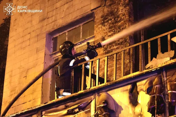 Росіяни вдарили по Харкову 17 безпілотниками: майже пів сотні постраждалих, пожежі та пошкодження (фото)