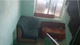 Луцькі муніципали очистили під'їзд від зайвих меблів (фото)
