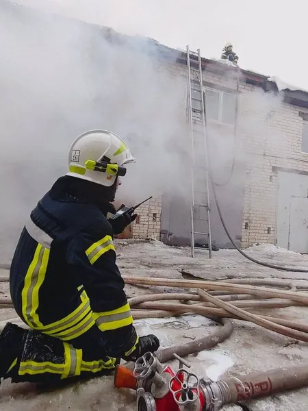 У Луцьку під час пожежі в гаражі обгорів чоловік (фото)
