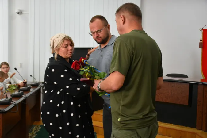 У Луцьку рідним загиблих воїнів вручили нагороди (фото)
