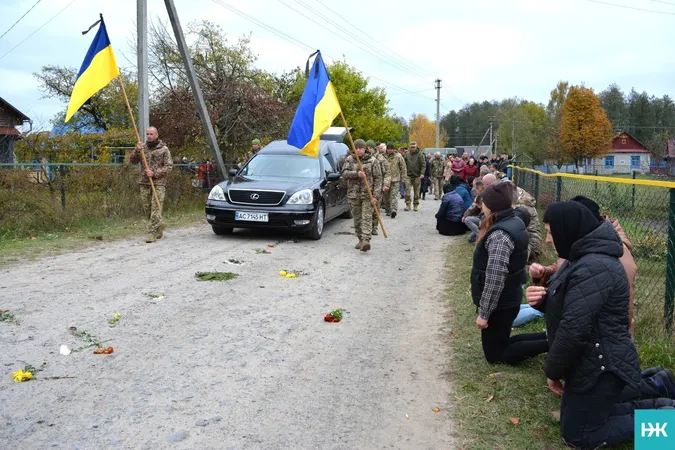 Без тата – четверо дітей: на Волині попрощалися із воїном Василем Петриком (фото)