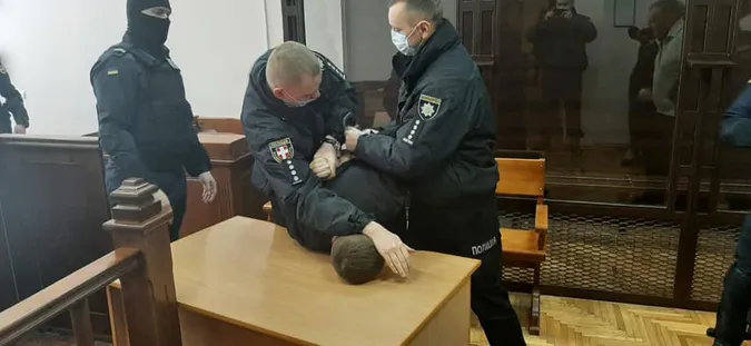 Волинські правоохоронці відпрацювали затримання злочинця у суді (фото)