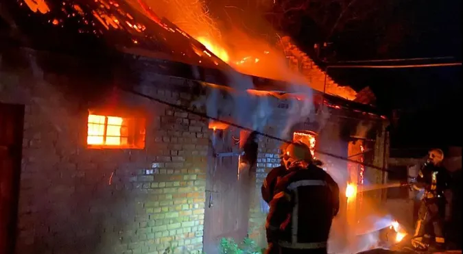 На Волині за ніч сталося дві пожежі через коротке замикання електромережі (фото)