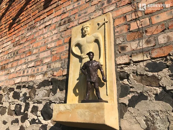 Маленькі чоловічки захоплюють Луцьк (фото)