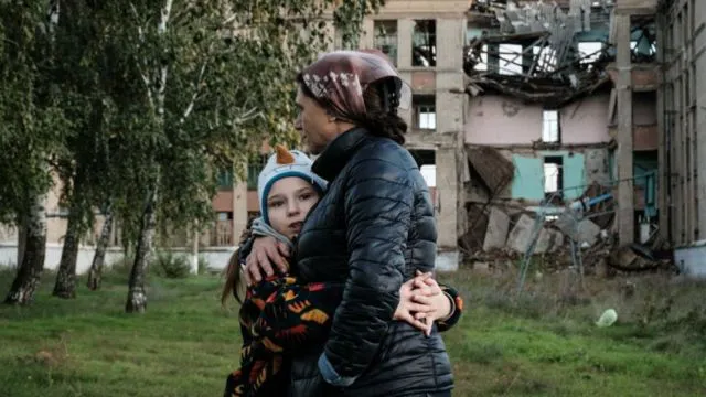 Власниця смарагда вартістю до 70 тисяч доларів продає його на аукціоні, щоб допомогти Україні