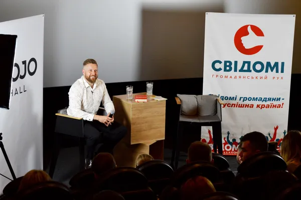10 гривень на місяць та вечірки з Монатиком, – Хорзов розповів свідомим лучанам, як став успішним (фото)