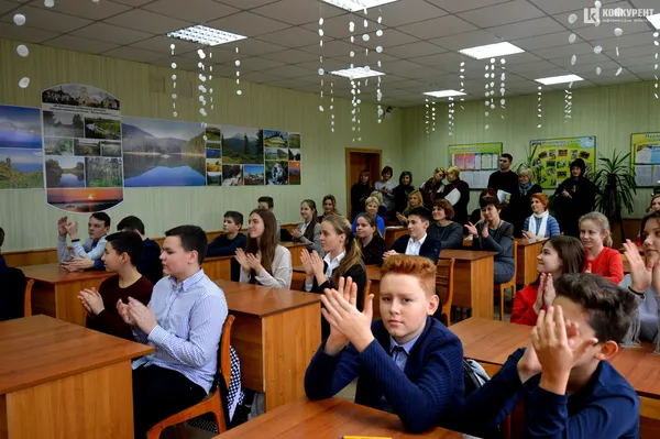 MultiBoard у подарунок: дві луцькі гімназії отримали від депутата інтерактивні панелі (фото)