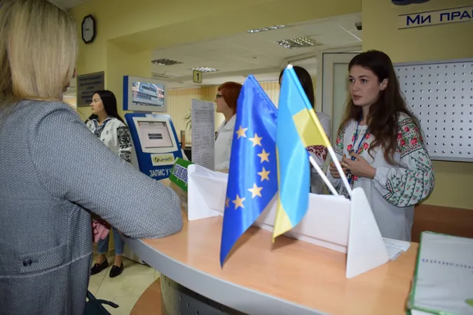 У луцькому ЦНАПі пропускатимуть без черги тих, хто у вишиванці