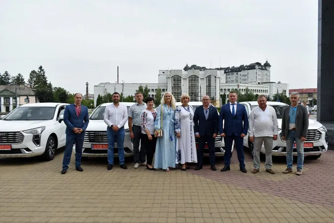 Волинським амбулаторіям передали нові автомобілі (фото)