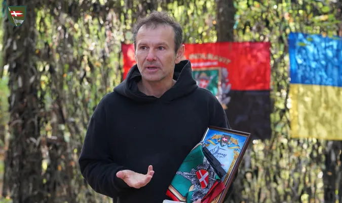 До бійців 14 ОМБр завітав Святослав Вакарчук та Skofka (фото)