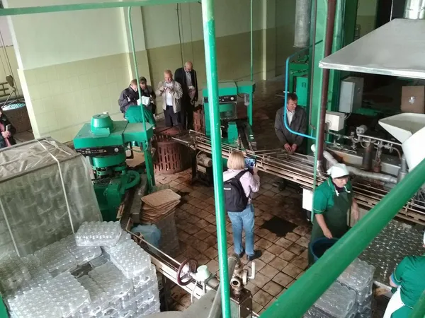 Процес виробництва у консервному цеху