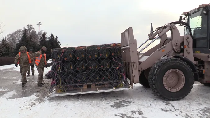 Великобританія доставила в Україну військове озброєння (відео)