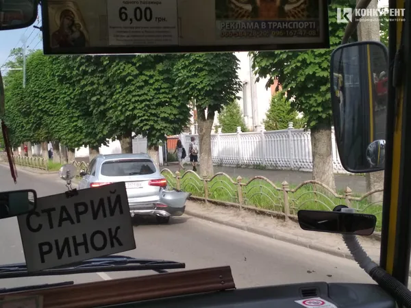 У Луцьку – ДТП: легковик не пропустив пожежну машину (фото)