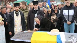 Довго вважався зниклим: Горохівська громада попрощалася з воїном Сергієм Матвіюком (фото)