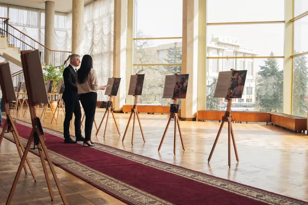 Історії тих, хто втрачав: у Луцьку презентували графічну новелу про війну (фото)