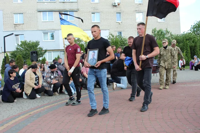 Врятував побратима ціною власного життя: на Волині попрощалися з воїном Андрієм Лавренчуком (фото)