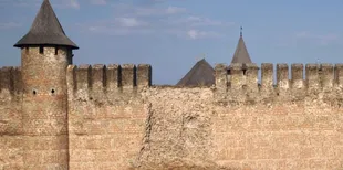 У фортеці над Дністром обвалилася стіна, змочена дівочими слізьми (фото)