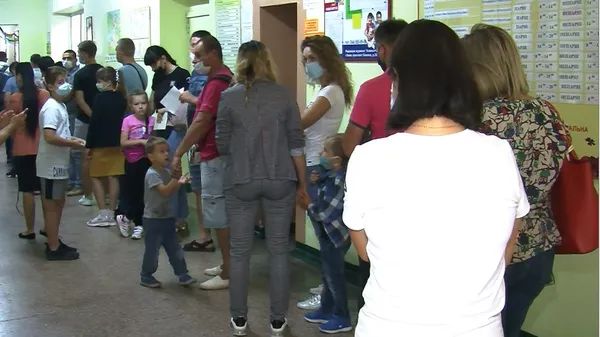 Медогляд школярів: у луцькій поліклініці – довжелезні черги (відео)