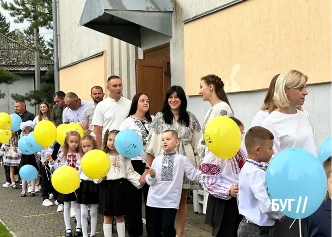 Свято, кульки, перший дзвоник: як у Володимирі відзначили 1 вересня (фото)