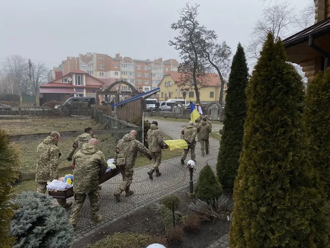 У Володимирі попрощалися із 33-річним захисником Миколою Менкунцем (фото)