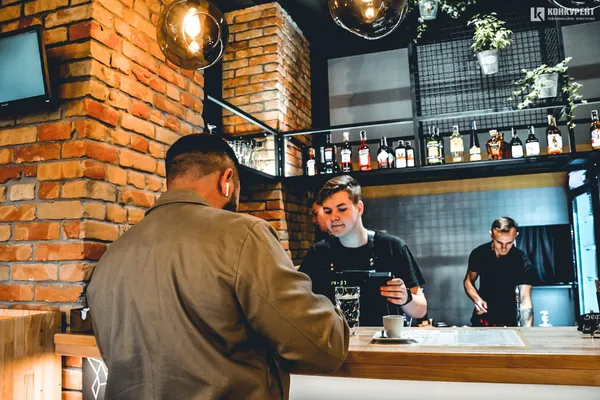 У центрі Луцька відкрили яскраву кав’ярню Ring Coffee (фото)